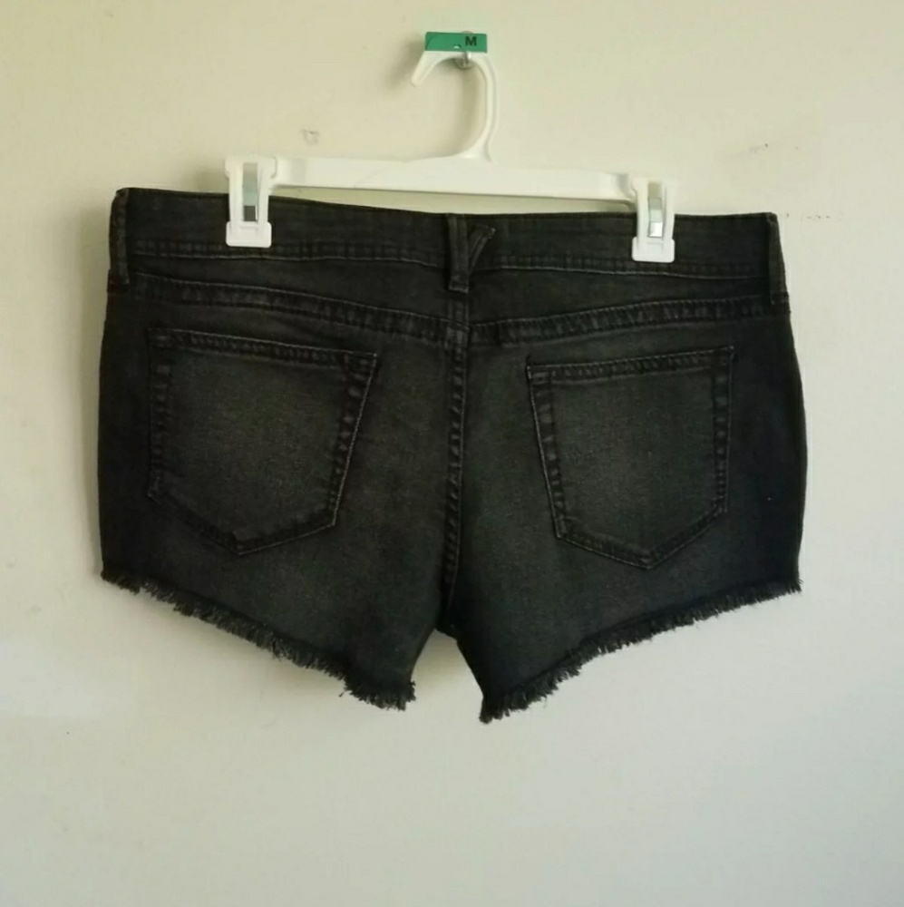 Black jean shorts - Picture 3 of 3